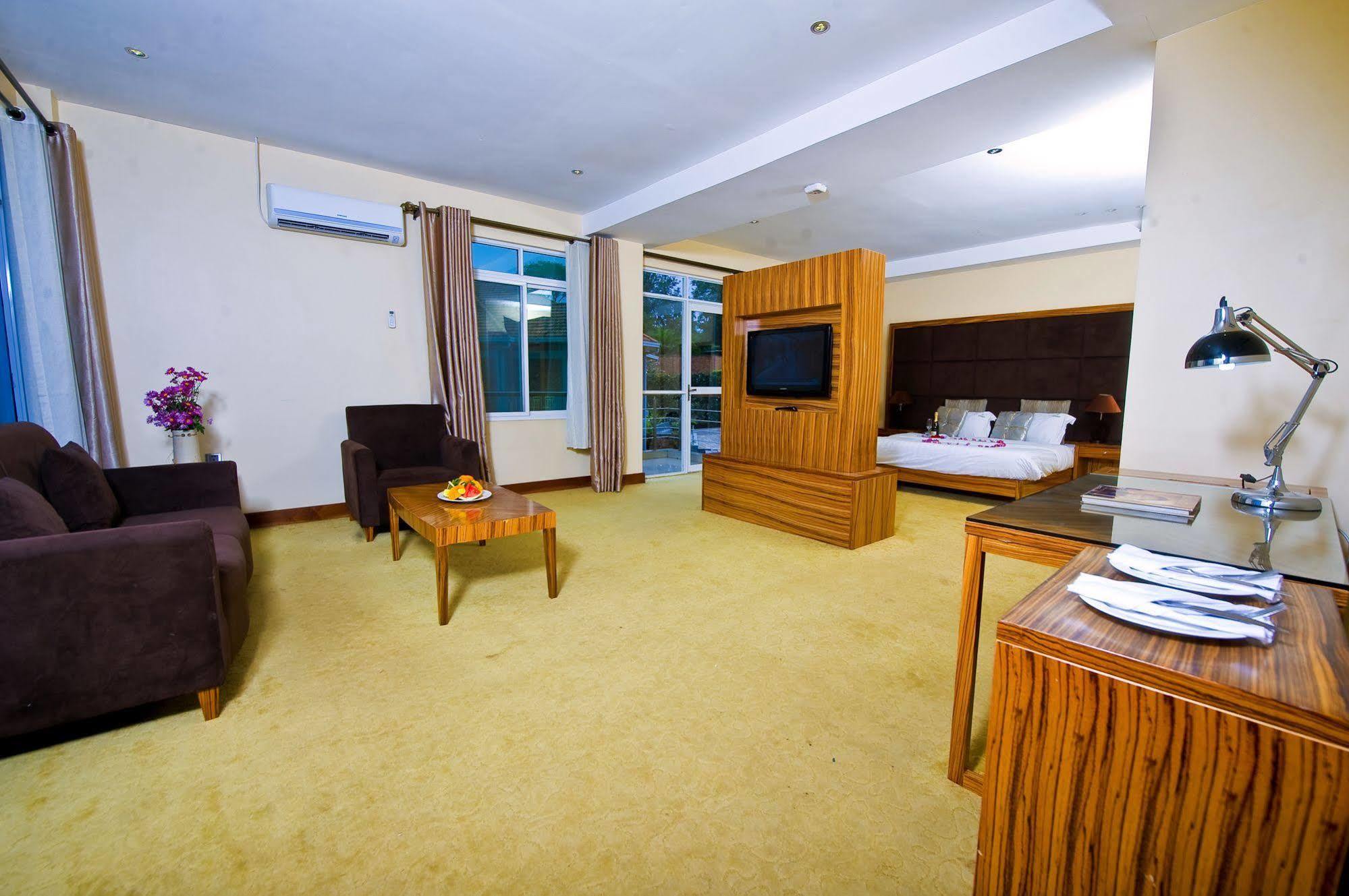 Urban by CityBlue Kigali Bagian luar foto